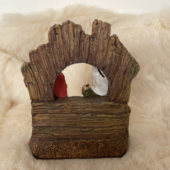 Super Cute Little Manger Scene - Picture 3 of 4